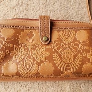 THE SAK IRIS Smartphone Wristlet Wallet